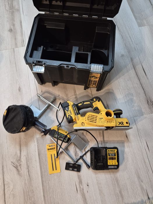 Mașină de rindeluit DeWalt