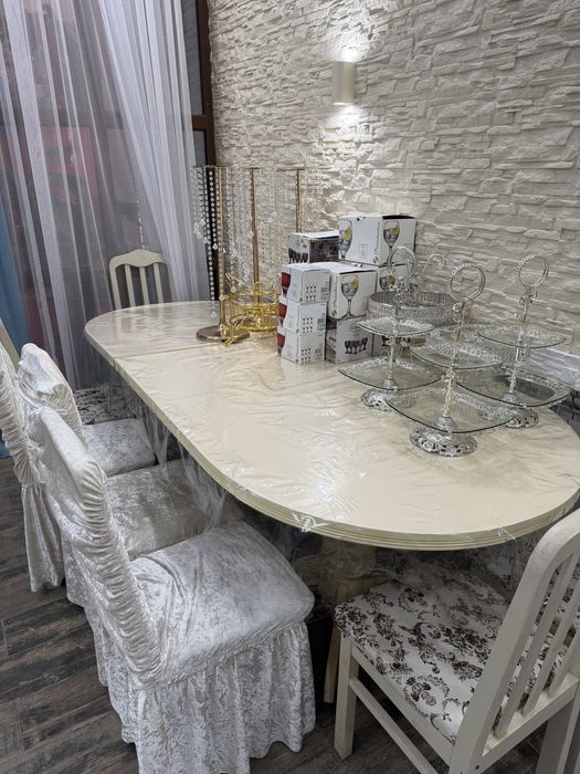 Столы выдвижные вместе со  стульями