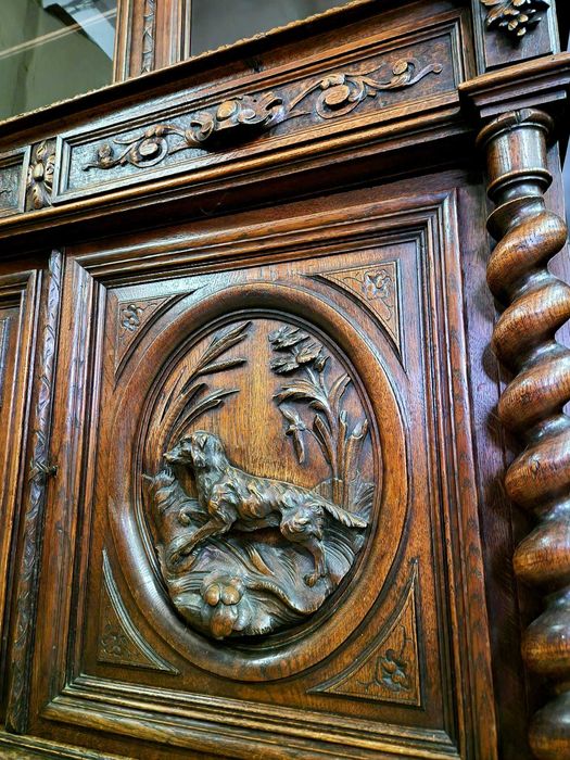 Ръчно Резбован Ловен Бюфет Витрина От Масивен Дъб "Хенри II"