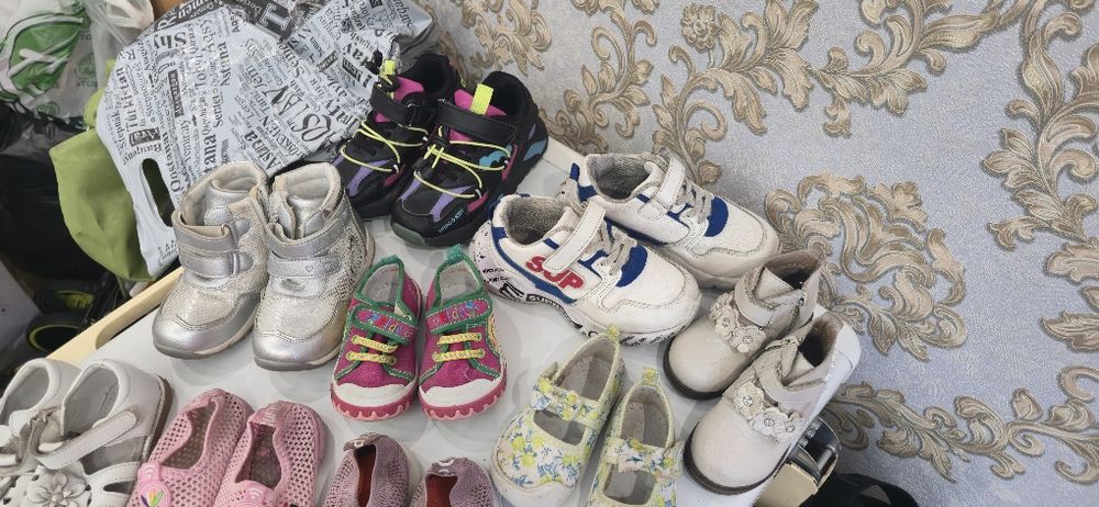 Продам детскую обувь