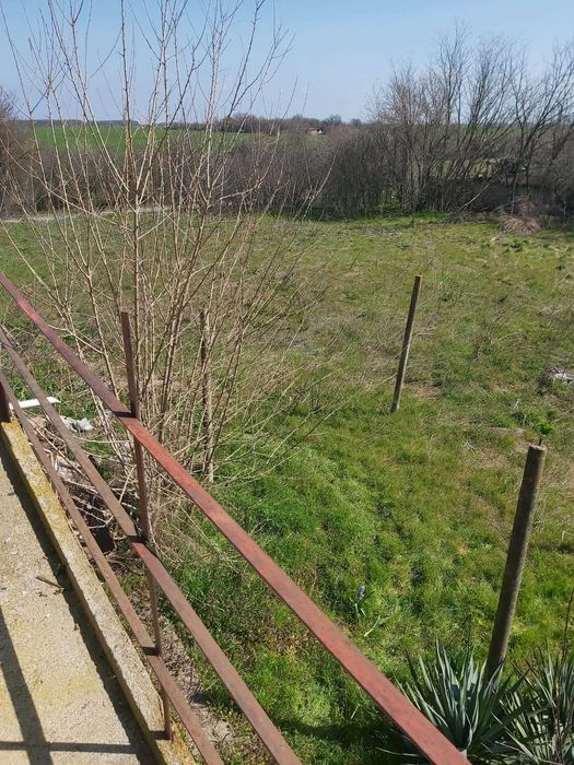 Продавам къща с двор в с. Средец