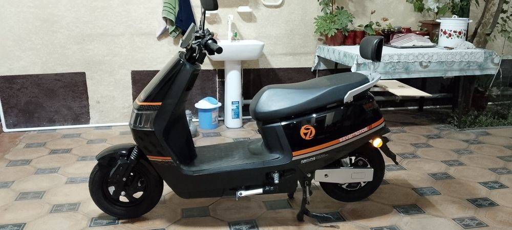 Skuter yangi 6ta 34 amperli akumlyatori bor uzoqroq yuradi
