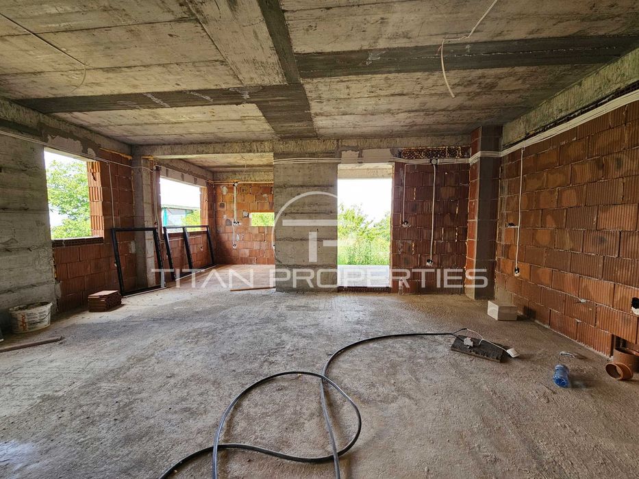 Двуетажна къща в Марково