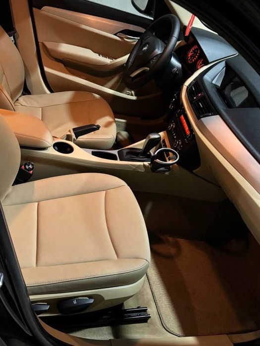 Bmw Х1 2 литр матор хдриве 2011 год