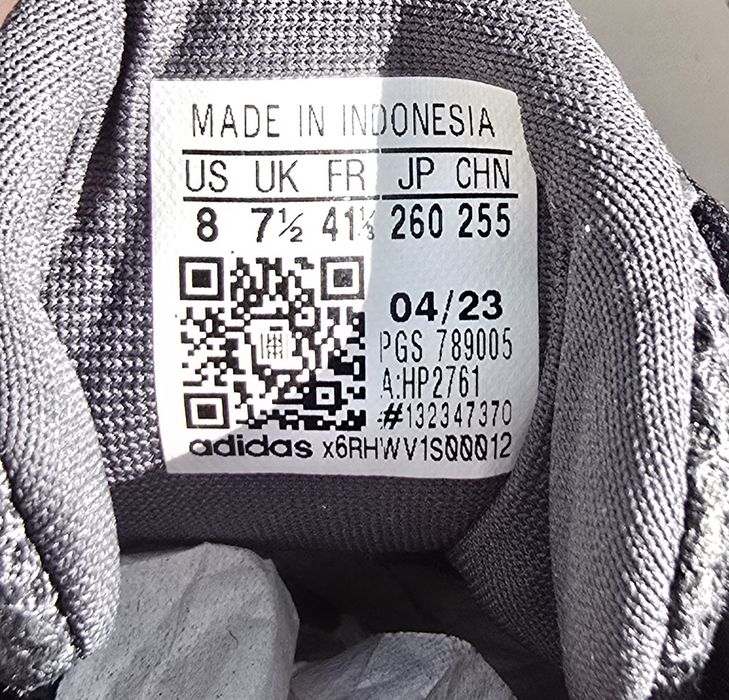 Кроссовки 10000тг