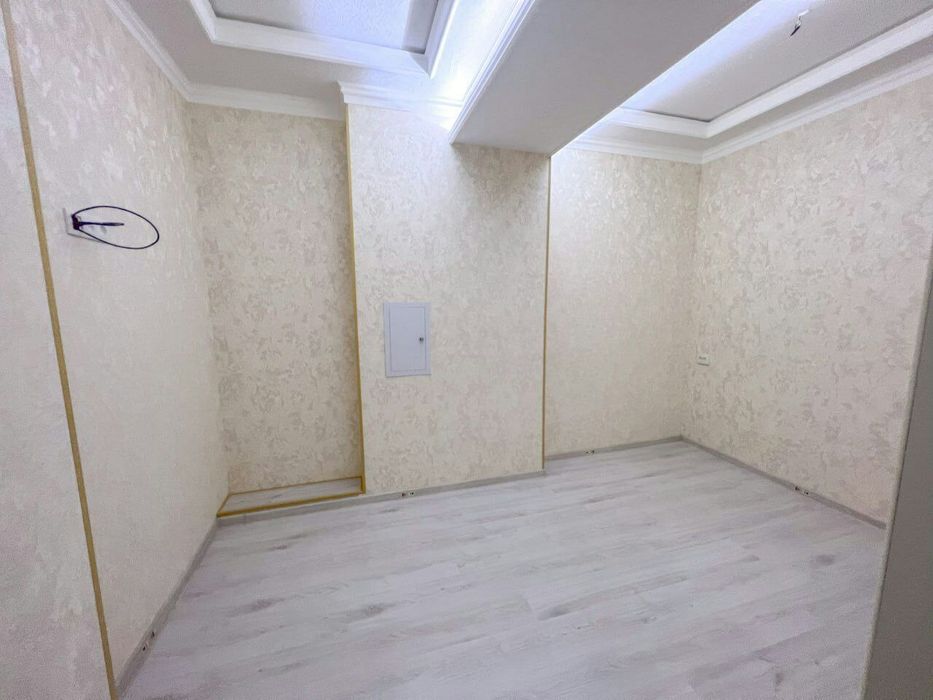 Uy sotiladi. Yashinobod Olmos rezedent. 4xona. 95kv.m