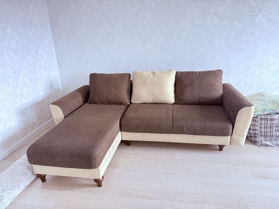 Продаю диван очень хорошем состояний для гостинный или для детский