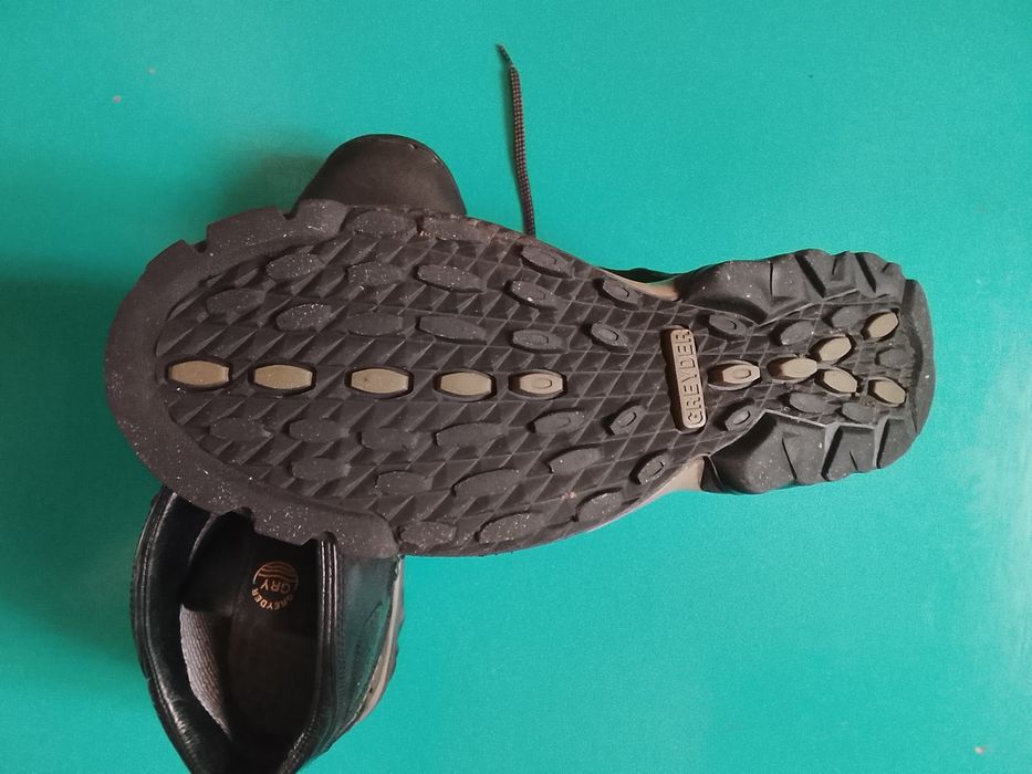 Продам мужские ботинки