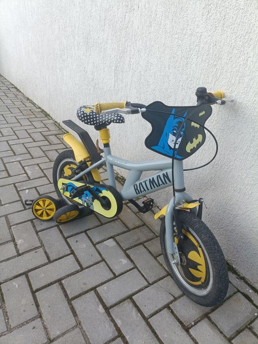 Vând bicicletă de băiat cu BATMAN
