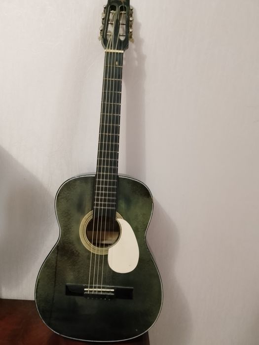 Продам гитару б/у