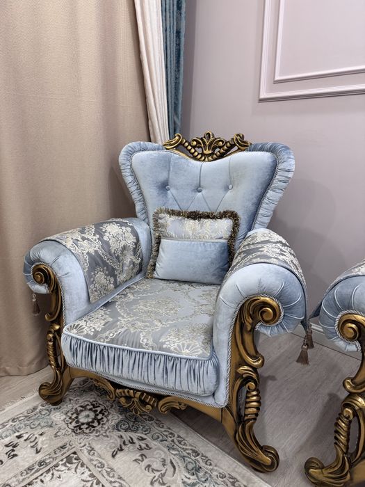 Продам диван с креслами