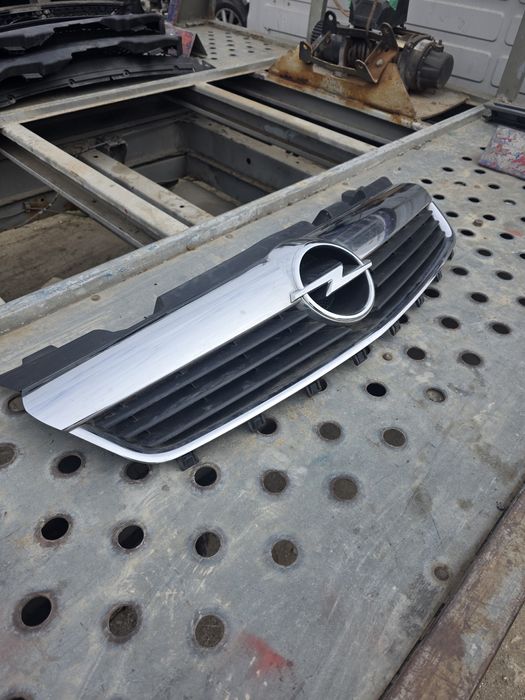 Grila fata opel Zafira b
