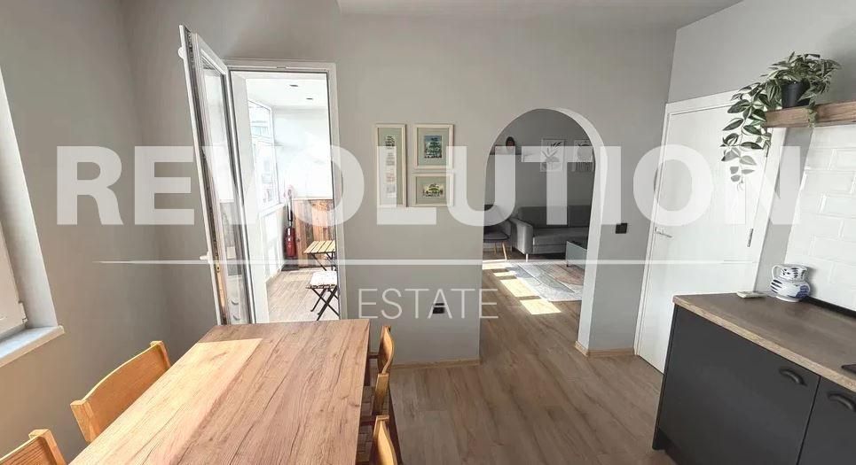 Дава се под наем Двустаен апартамент в Варна, Цветен квартал - 65 кв.м за 700 € - Снимка #3