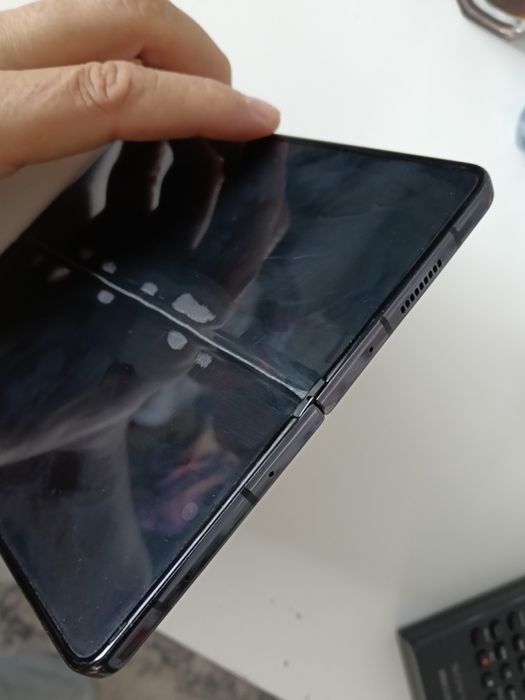 Samsung z Fold 5 Displai mare crăpat