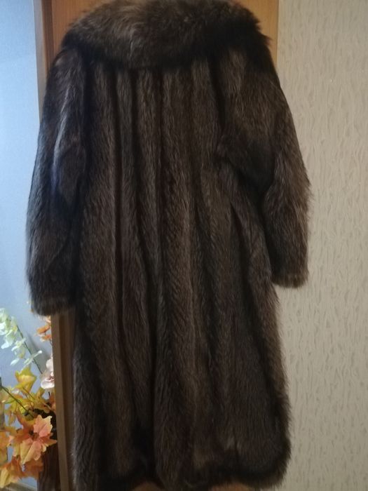 Продам шубу енотовую