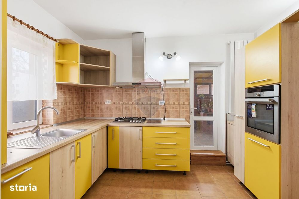 Casă / Vilă cu 5 camere de vânzare