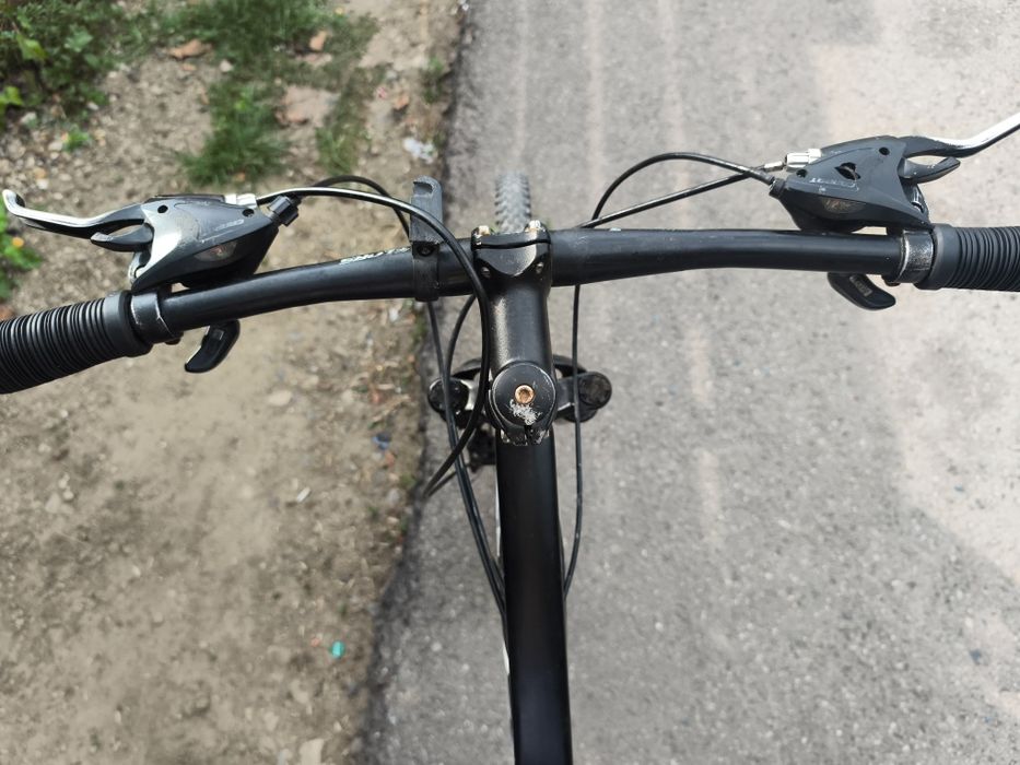 Vând bicicleta nu are nimic  are niște jante foarte Frumoase