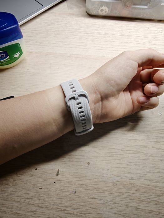 Продам часы Garmin Vivomove Trend