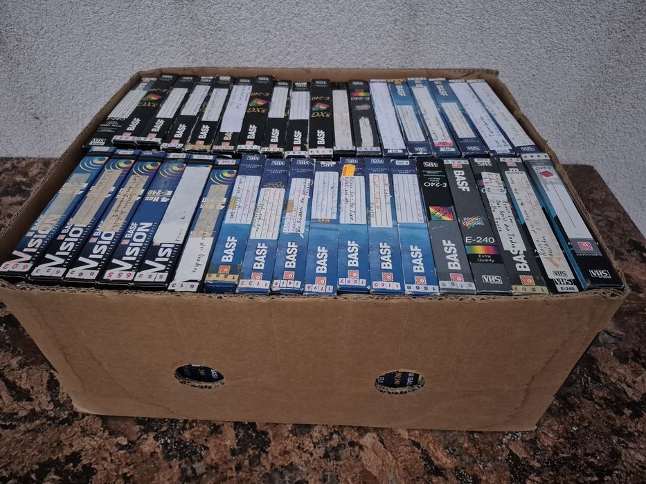 Vând 50 casete video VHS originale Basf de 240 minute cu  filme 


Vân