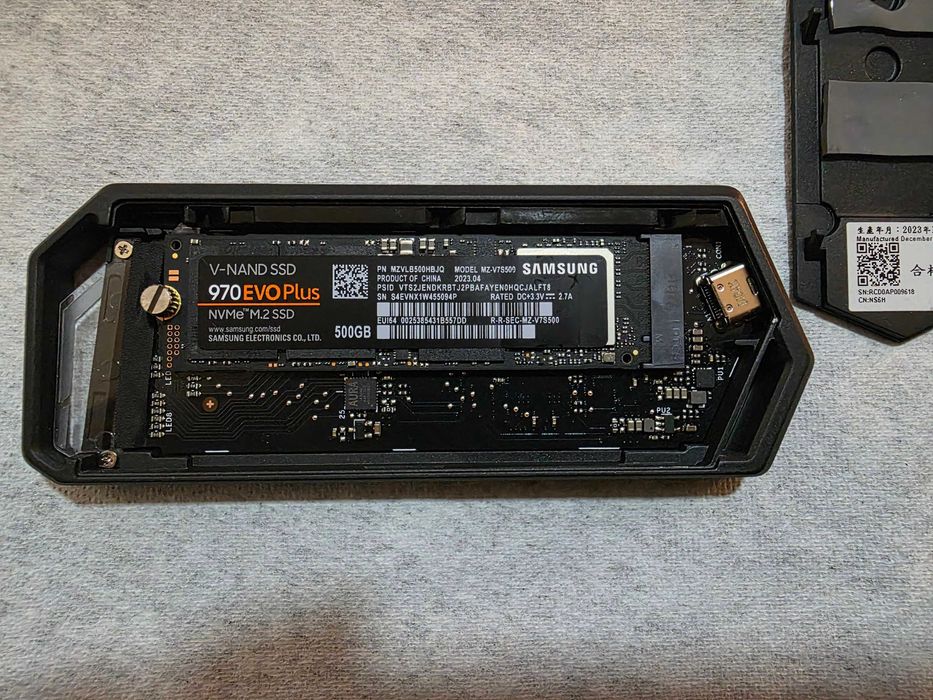 Vand SSD extern ROG STRIX ARION Lite combinat cu 970EVO Plus