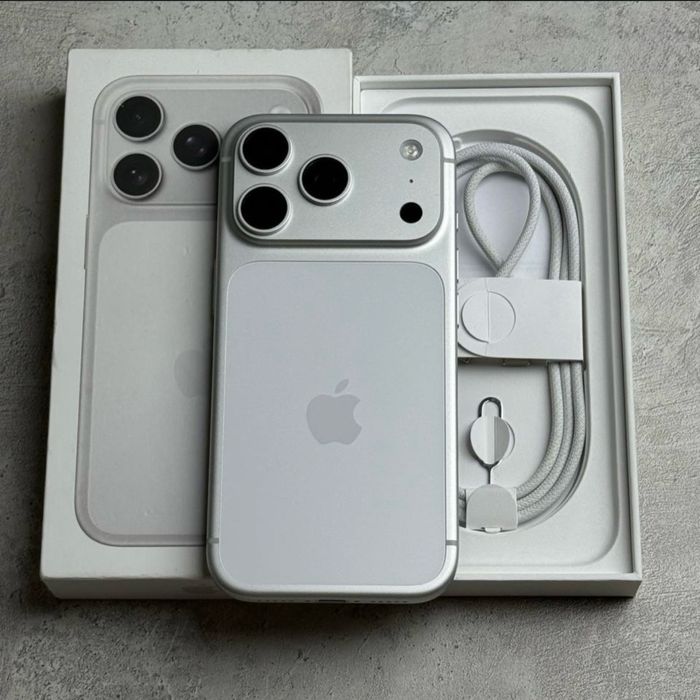 Iphone 17 pro Silver