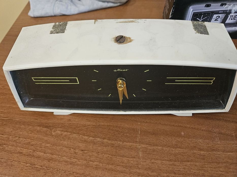 Часовници - един немски, два руски