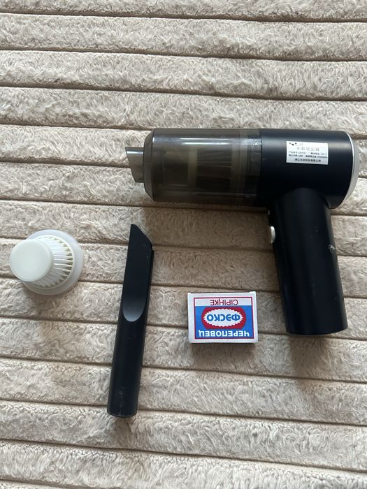 Автомобильный пылесос.