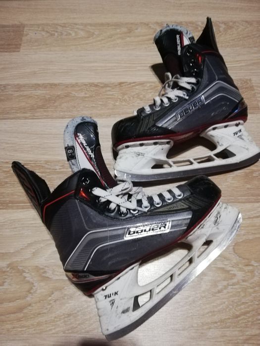 Коньки хоккейные профессиональные