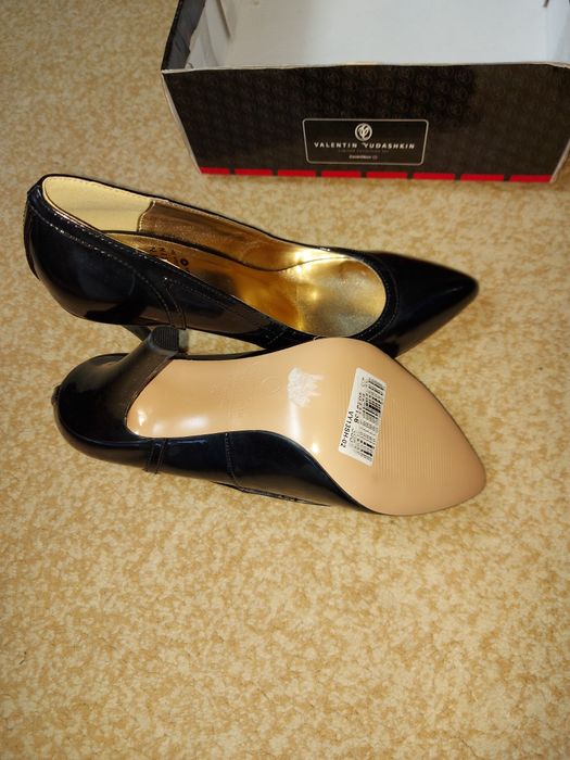 Продам туфли новые