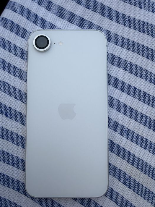 IPhone 16e 128gb white