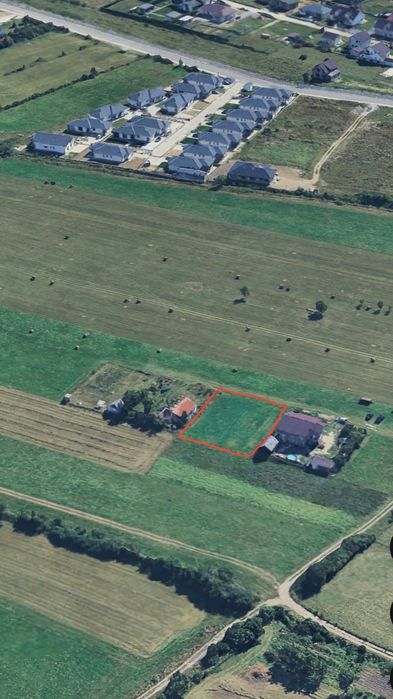 Vând 10 ari de teren intravilan