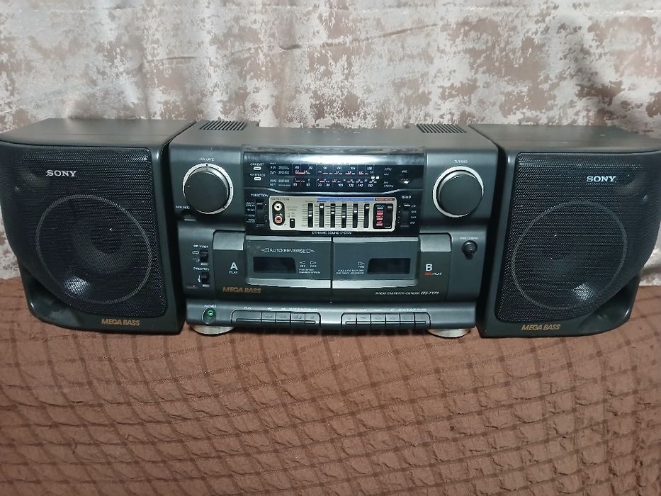 Продаётся 2 магнитолы sony