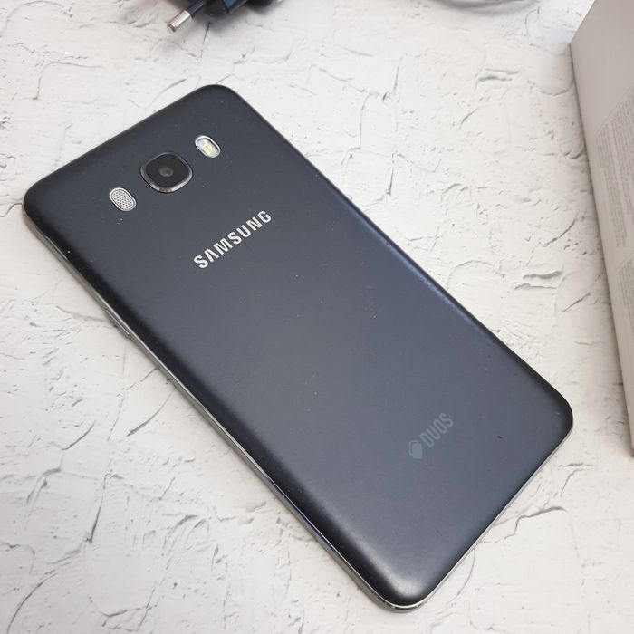 Смартфон Samsung Galaxy J7 duos