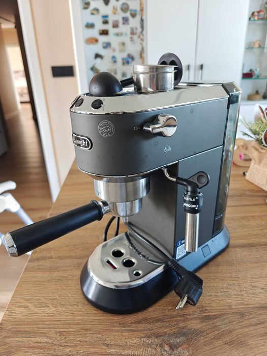 De'Longhi EC685M Dedica Style