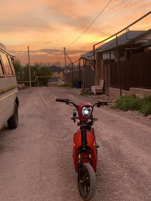 Продам скутер ск8