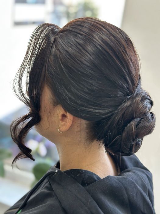 Servicii de coafura, tuns, vopsit , balayage , tratemente , extensii