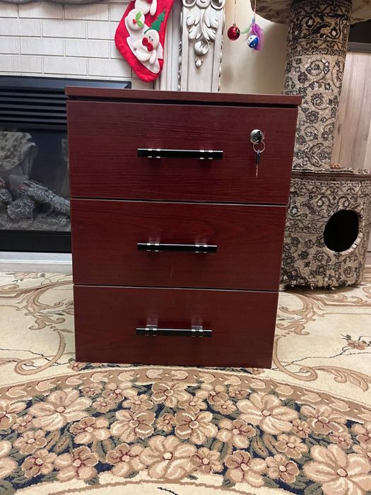 Продается 2 прикроватный тумбы