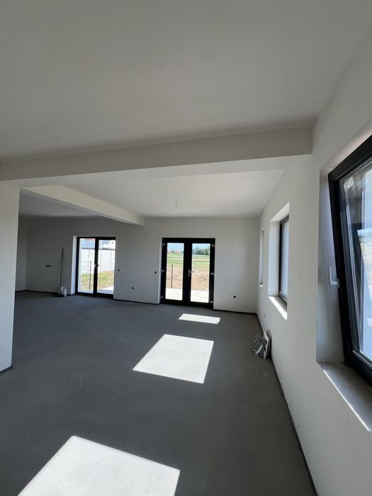 Casa semifinisata 120mp utili / teren 700mp ingradit / Persoana Fizica