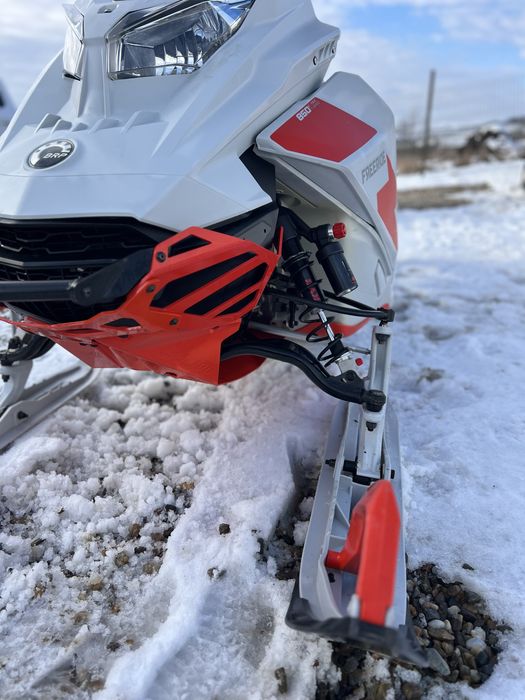 Snowmobil ski doo snowmobile turbo