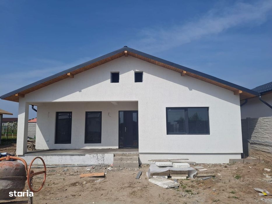 Casă de vânzare în Ișalnița – proprietate modernă, gata de mutat