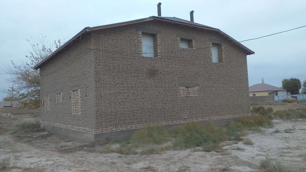 Хива.Дашёк козок овул,Ховли-жой сотилади курилиши тугаланмаган.