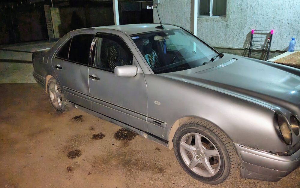 Срочно продам Мерс 280Е