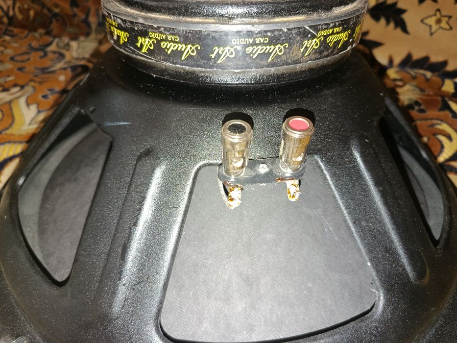 Американский 15-дюймовый сабвуфер.