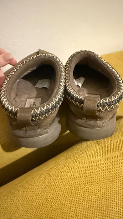 UGG razz 31 (12) размер. Уголемени. Много са топли и удобни.