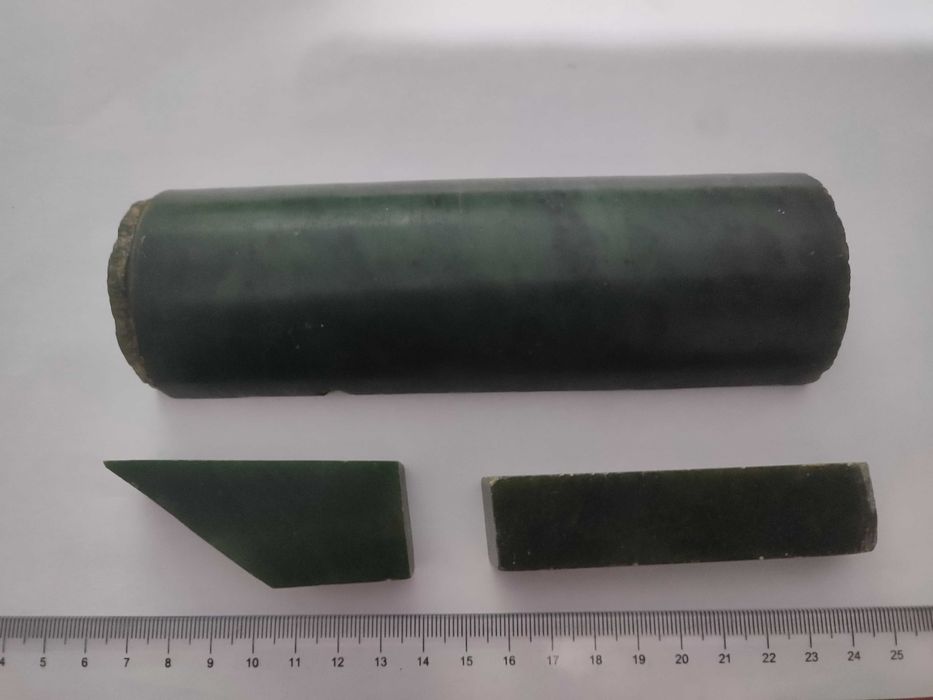 Нефрит камень натуральный