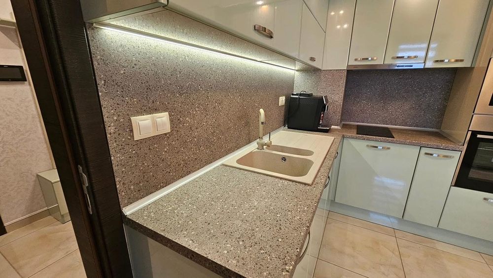 Дава се под наем Двустаен апартамент в Бургас, Лазур - 85 кв.м за 765 € - Снимка #5