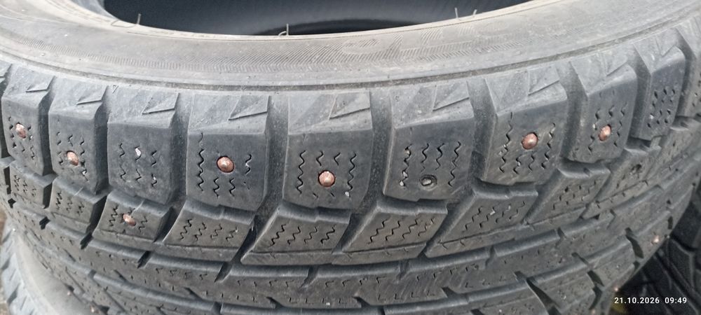 Продам шины зимние R16
