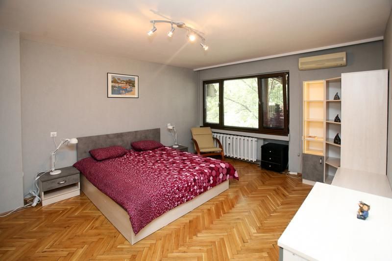 Дава се под наем Тристаен апартамент в София, Център - 140 кв.м за 1150 € - Снимка #6