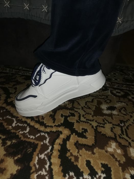 Чисто нови сникърси-кецове