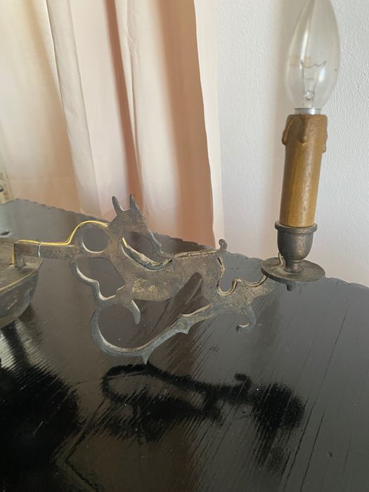 candelabru din metal de epocă